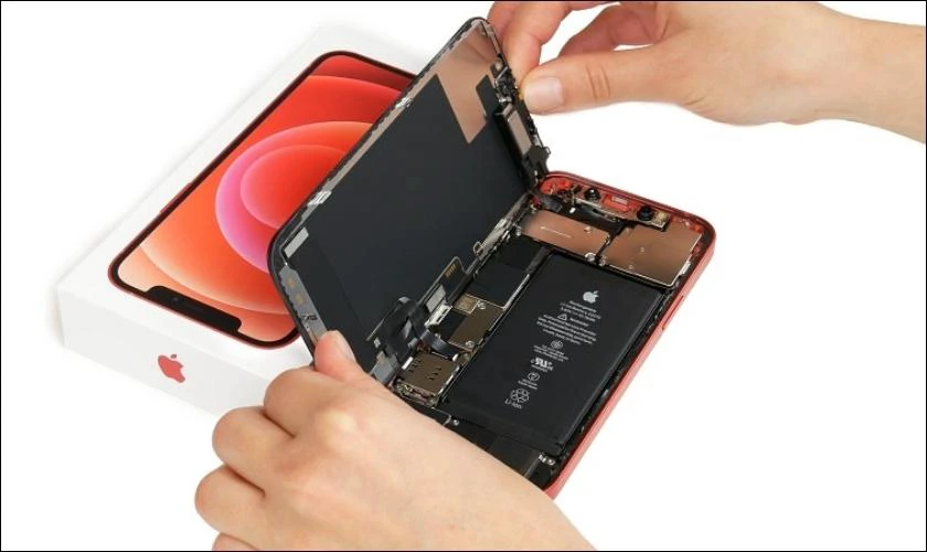 Những điều cần lưu &yacute; khi đi thay m&agrave;n điện thoại