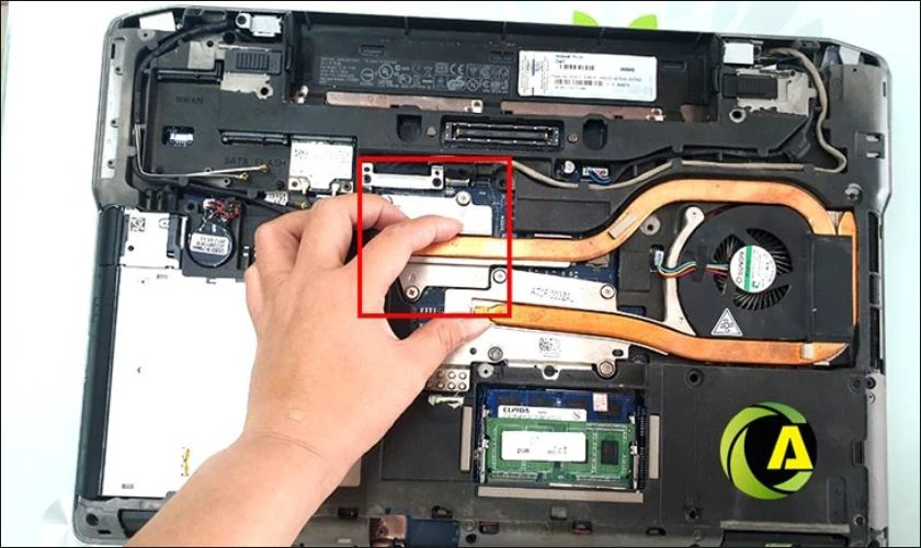 Card m&agrave;n h&igrave;nh bị lỗi dẫn đến m&agrave;n h&igrave;nh laptop bị giật
