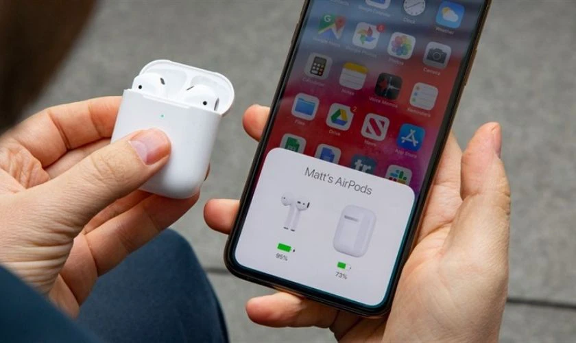 Kiểm tra dung lượng pin khi AirPods bị lỗi kh&ocirc;ng nghe được, nghe bị nhỏ, r&egrave;