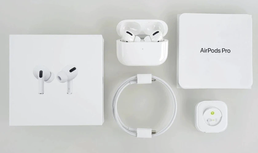 Thay v&agrave; sử dụng c&aacute;p sạc v&agrave; củ sạc kh&aacute;c khi AirPods lỗi kh&ocirc;ng nhận pin