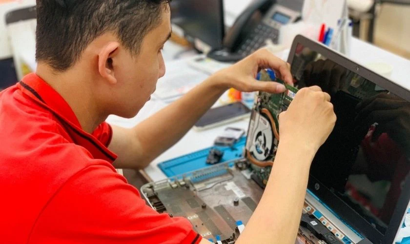 địa chỉ thay m&agrave;n h&igrave;nh m&aacute;y t&iacute;nh bị v&agrave;ng