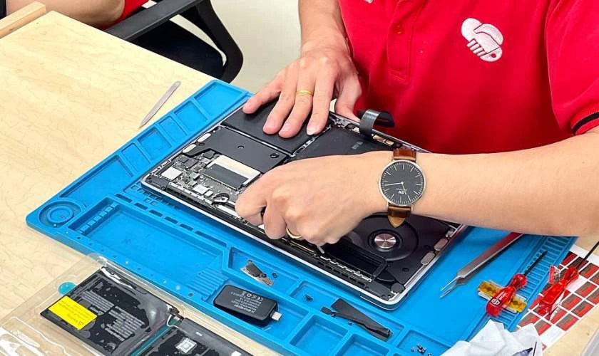 Điện Thoại Vui sửa chữa lỗi m&agrave;n h&igrave;nh m&aacute;y t&iacute;nh bị kẻ &ocirc; vu&ocirc;ng 