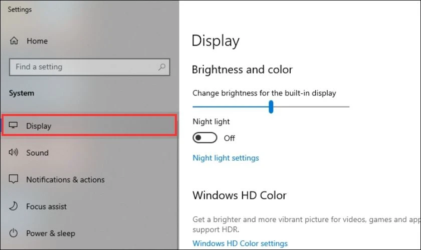Chọn tab Display ở cột menu b&ecirc;n tr&aacute;i