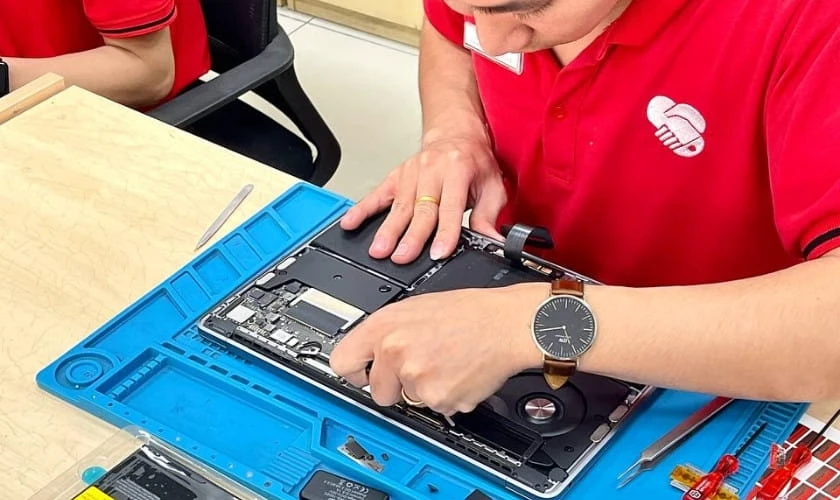 Sửa laptop, mua chuột mới tại cửa hàng Điện Thoại Vui
