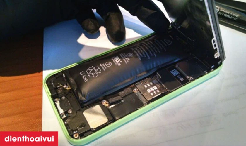 Dấu hiệu pin iPhone hư hỏng cần thay mới